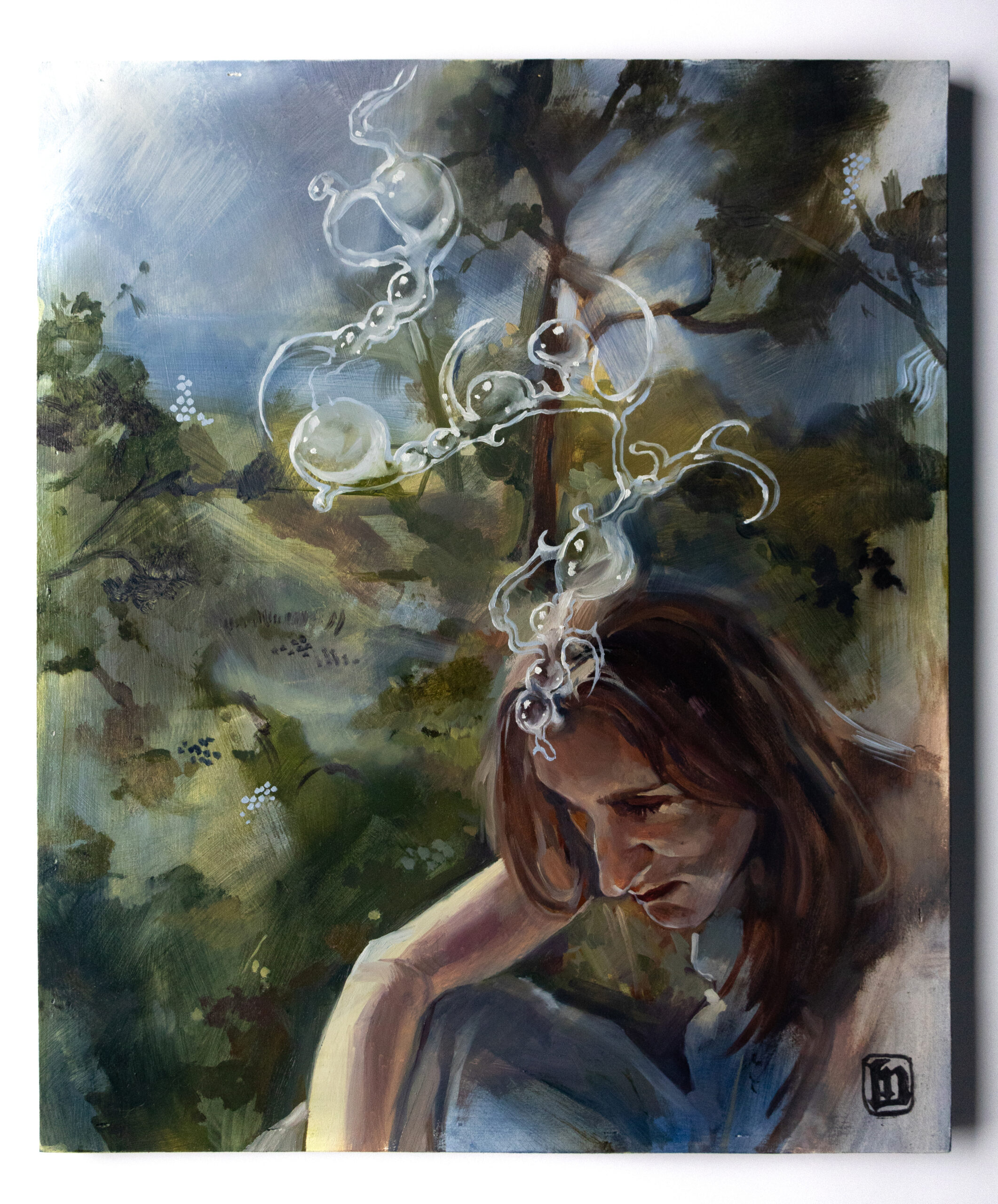 Retrato al óleo de una joven en un bosque con una figura abstracta