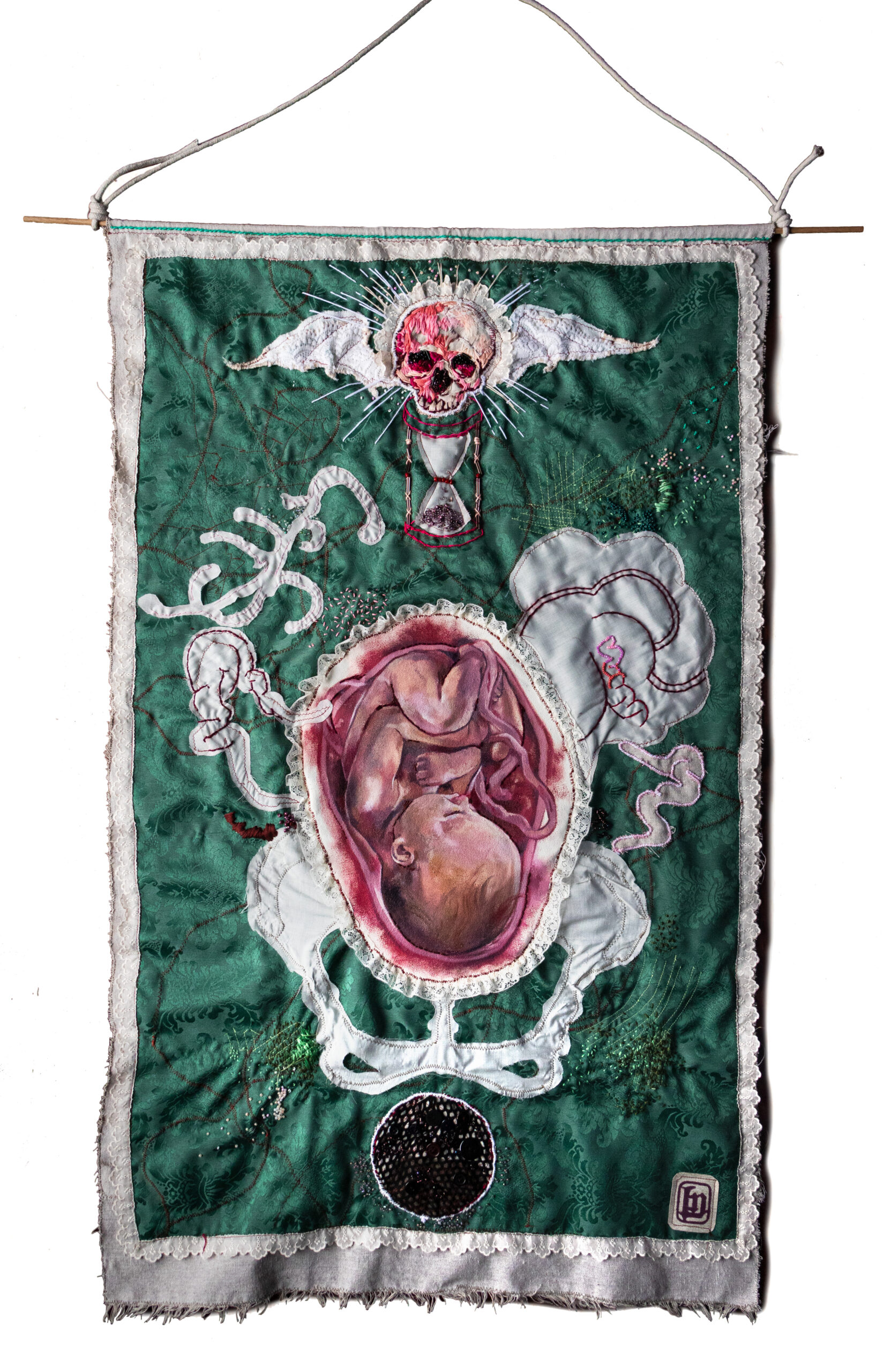 Tapiz "Nacer hasta morir" muestra una alegoria a la muerte y nacimiento