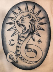 Tatuaje en piel sintética del dios Demiurgo